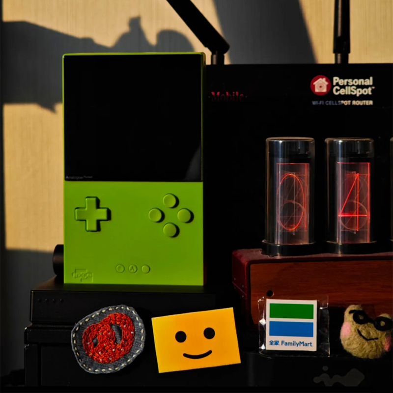 جهاز ألعاب محمول تناظري بشاشة  - مراجعة Retro Gaming Xbox One وسعره